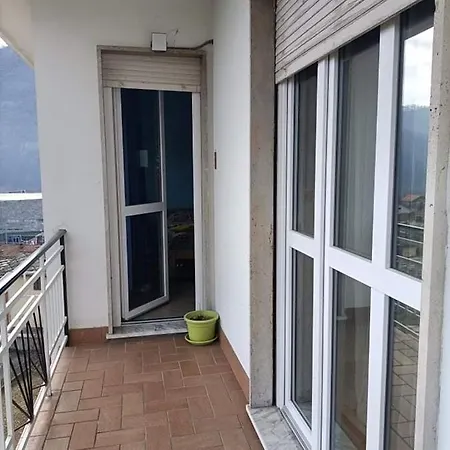Camera In Bilocale Con Bagno In Comune *